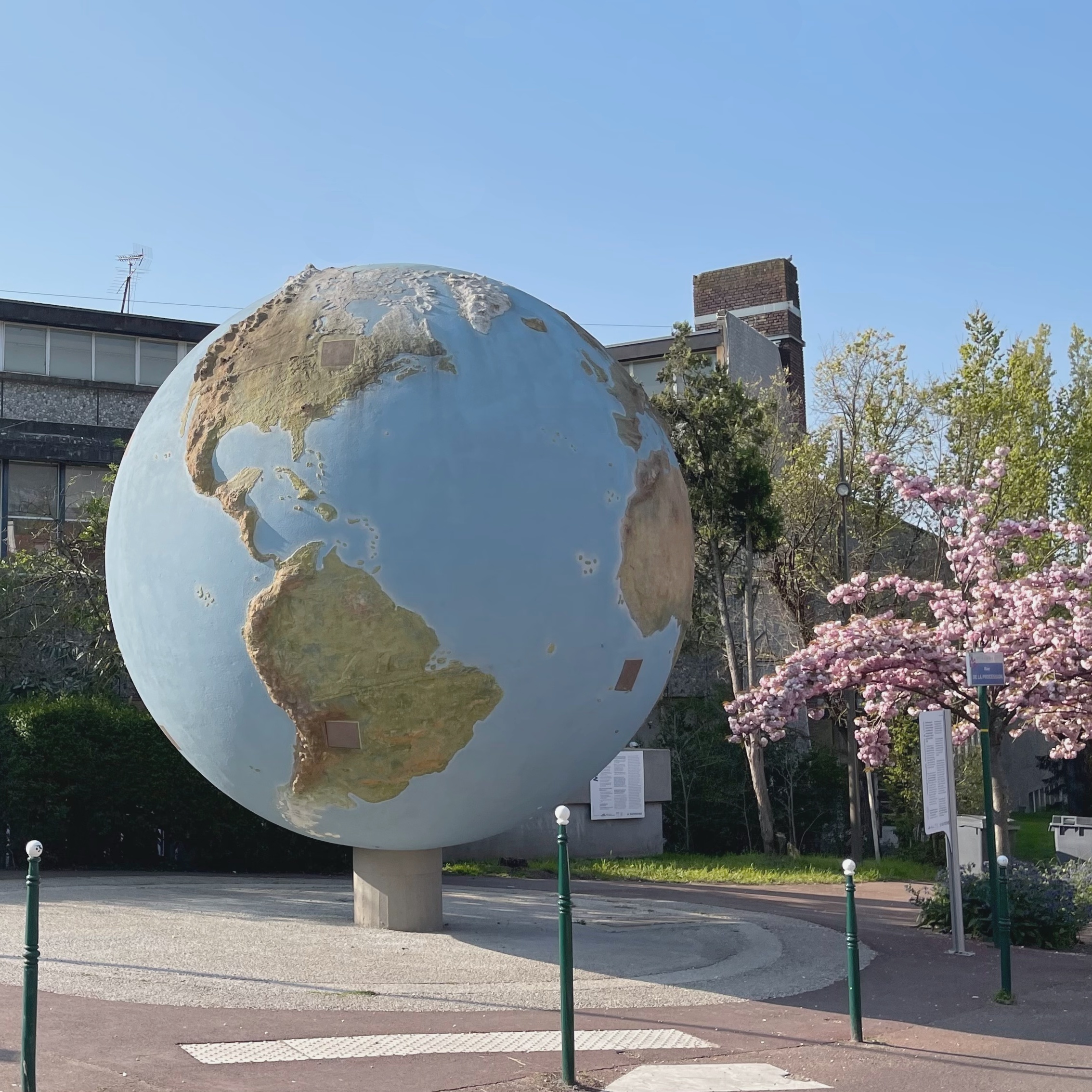 sphere-monde-rachid-azizi