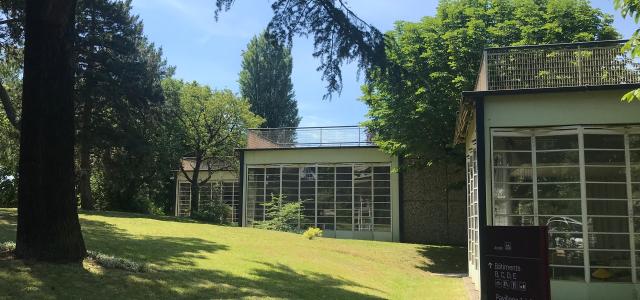 Vue extérieure de l'école pleine air à Suresnes 