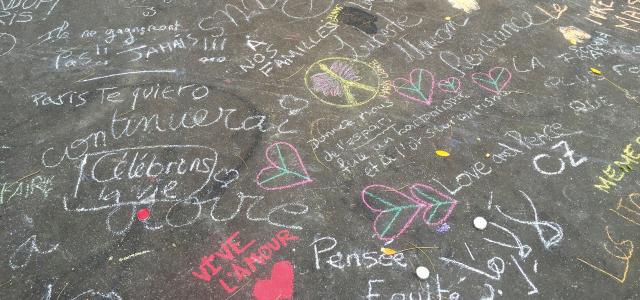 Messages à la craie sur une ardoise
