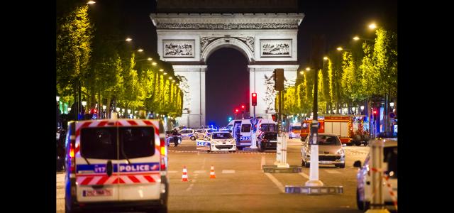 Attentat contre les policiers sur les Champs-Elysées à Paris le 20 avril 2017