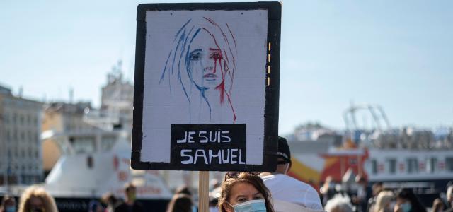 Pancarte "je suis Samuel" brandie lors d'un rassemblement à Marseille