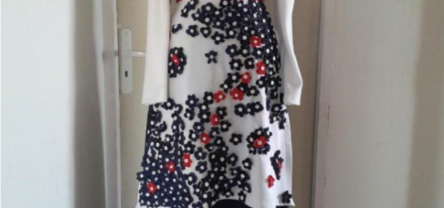 Robe de style norvégien créée par des élèves franciliens en hommage aux victimes de l'attentat du 22 juillet 2011 à Oslo et Utoya