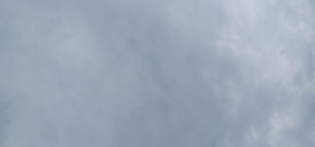 Photo d'un ciel gris et nuageux 