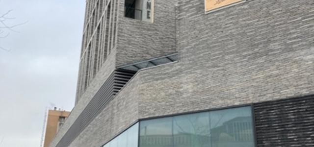 Vue extérieure du bâtiment la contemporaine à Nanterre (bibliothèque, archives, musée des mondes contemporains)
