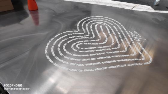 Nom des 86 victimes de l'attentat de Nice gravés en forme de coeur