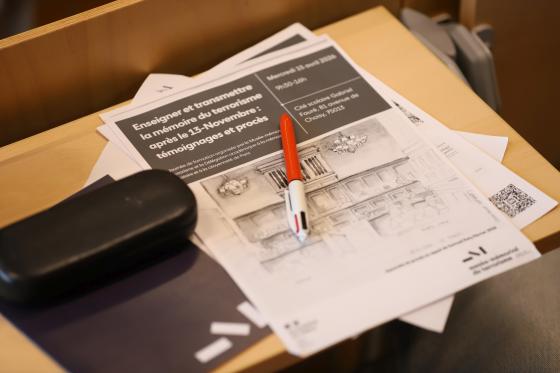Photo du programme du séminaire enseigner et transmettre la mémoire du terrorisme à la Cité scolaire Gabriel Fauré de Paris