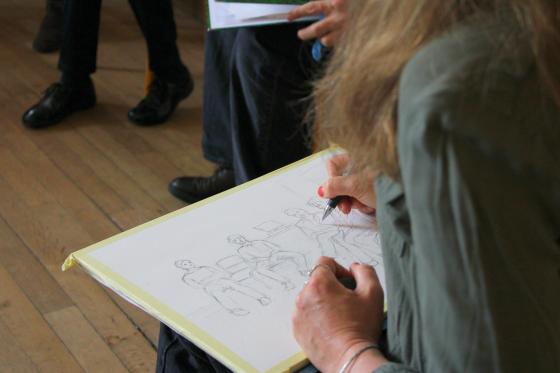 Aquarelliste en train de dessiner