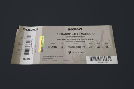 Photo d'un billet d'entrée au Stade-de-France pour le match de football France-Allemagne du 13 novembre 2015