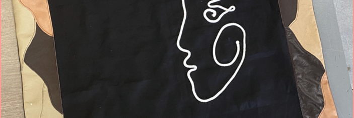 Tableau inspiré de Jean Cocteau représentant un visage androgyne dessiné à l’aide d’un unique trait de cordelette blanche réalisé dans le cadre de l'exposition pédagogique "Regards sur le terrorisme"