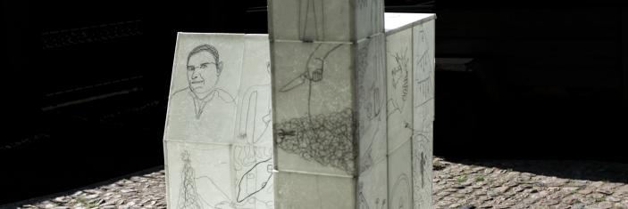 Maquette de la cathédrale de Strasbourg en résine polyuréthane sur mat de verre 