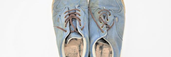 paire de basket d'un rescapé du Bataclan