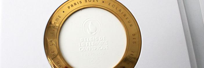 Photographie du coeur de torche donné aux participants du relais de la flamme olympique
