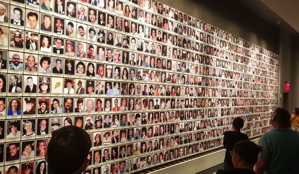 Mur à la mémoire des victimes, 9/11 Memorial and Museum © Rachid Azizi